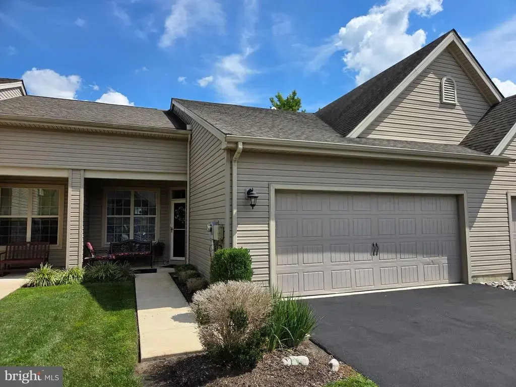 6 Fountainview Dr, NEWARK