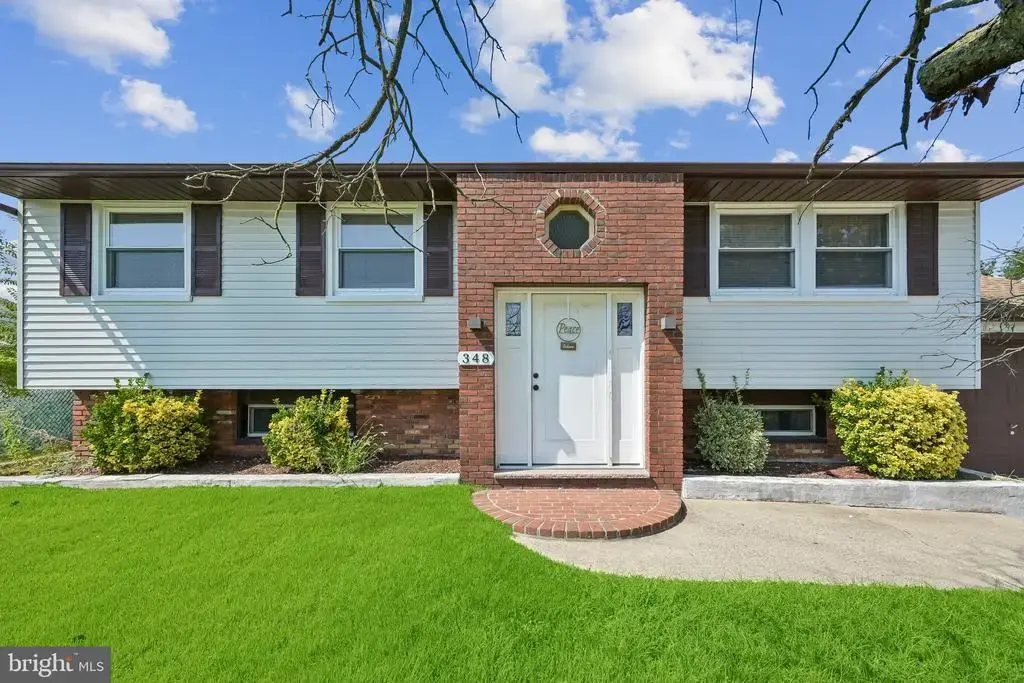 348 Peach Rd, BELLMAWR