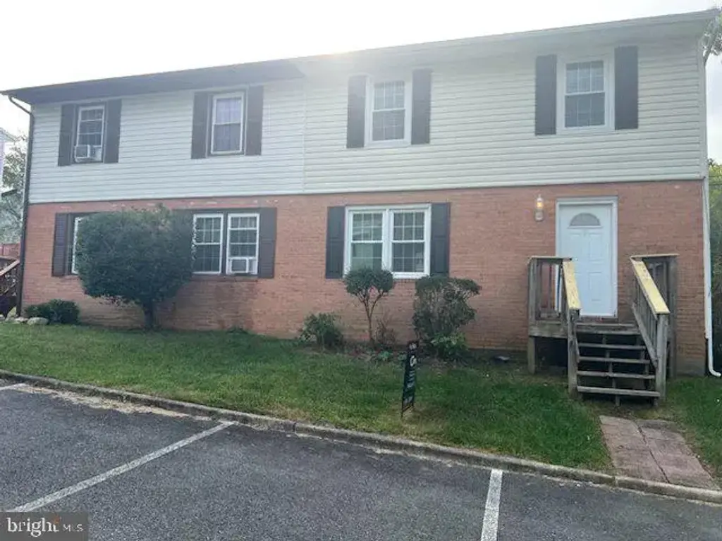 7 Pear Tree Ln, STAFFORD