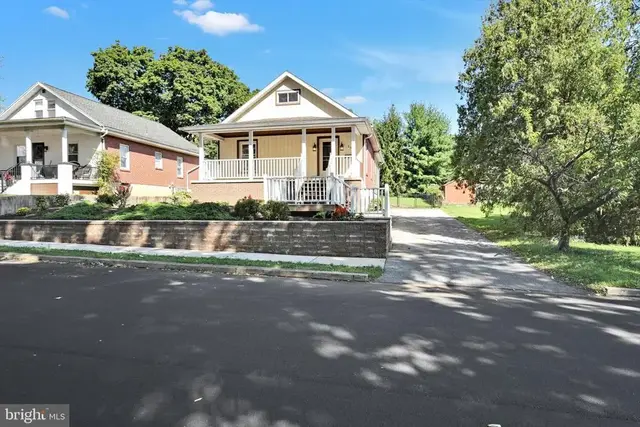 2011 Reading Ave, West Lawn