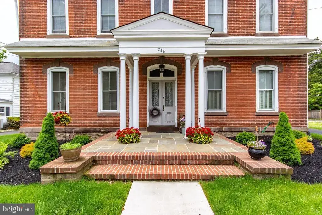 250 S State St S #2, NEWTOWN