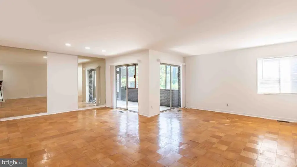 29 Stonehenge Cir #2, PIKESVILLE