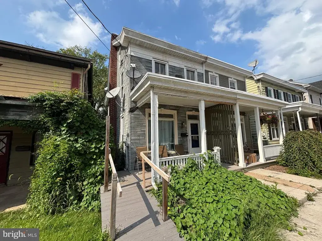 40 N Church St, EPHRATA