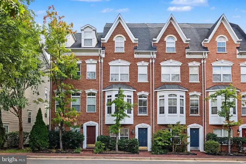 204 Martin Ln, ALEXANDRIA