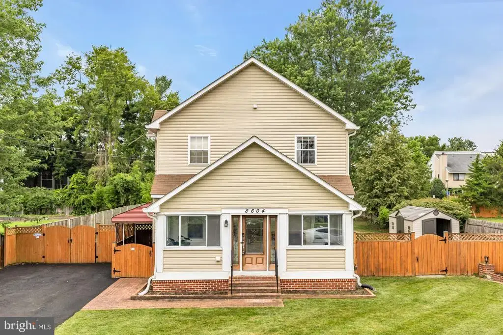 8604 Woodlawn Ct, ALEXANDRIA