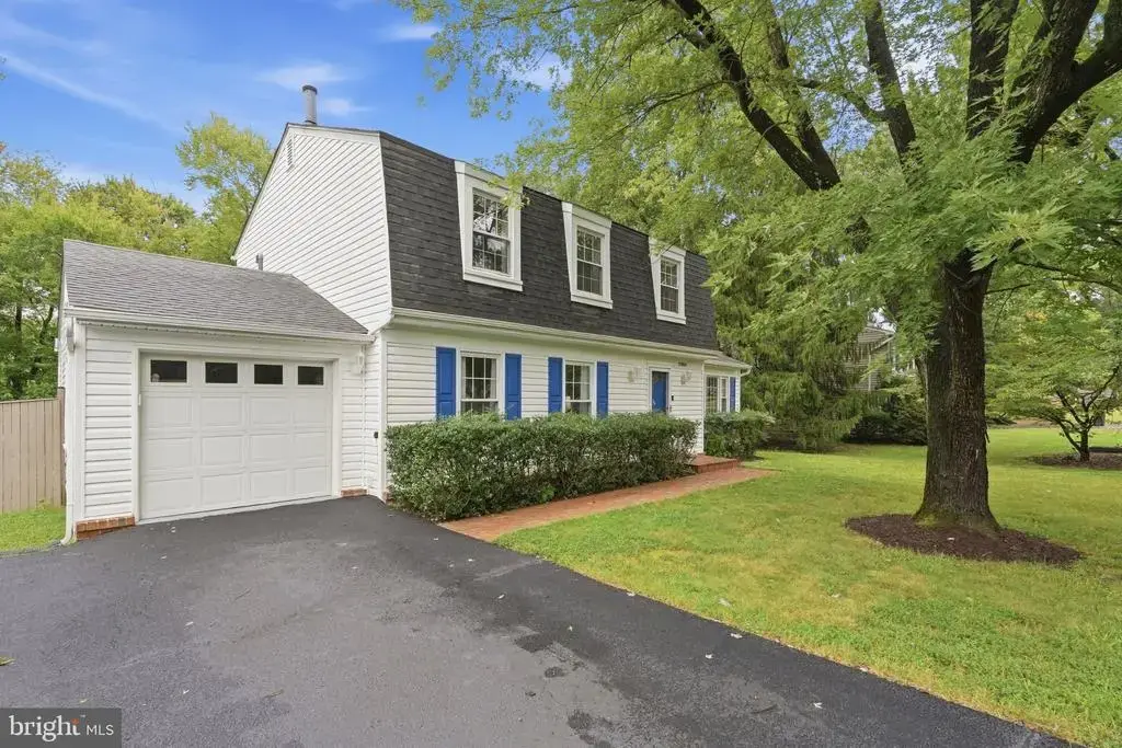 12404 Kings Lake Dr, RESTON