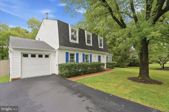 12404 Kings Lake Dr, Reston