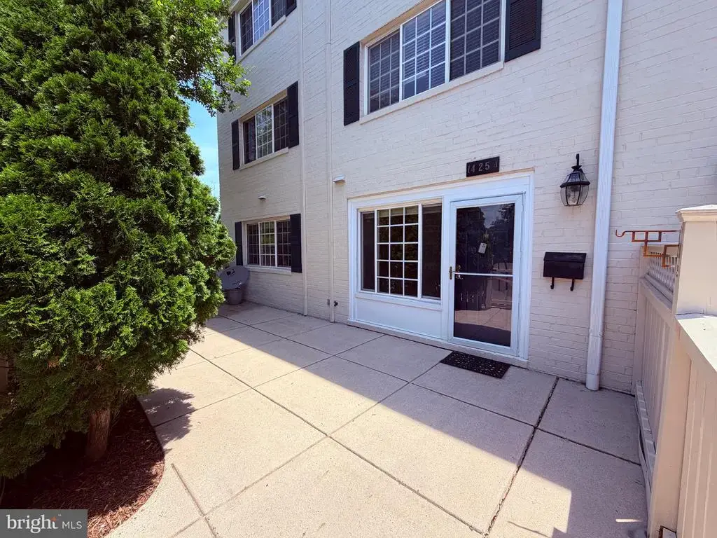 1425-a N Van Dorn St #a, ALEXANDRIA