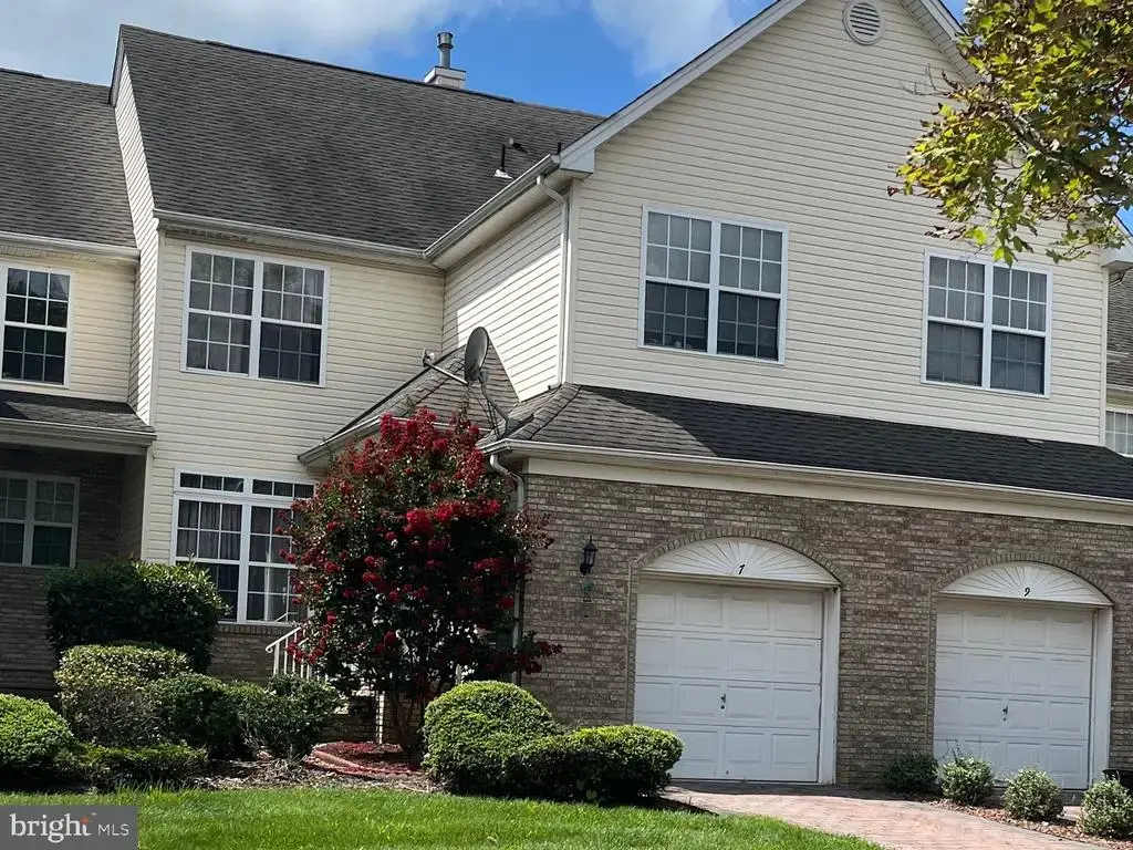 7 Shelley Cir, HIGHTSTOWN