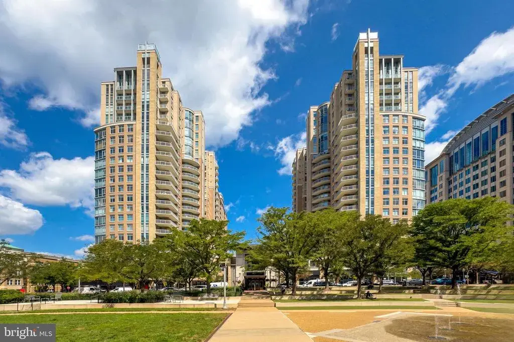 11990 Market St #717, RESTON