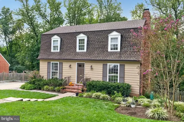 7612 Winterberry Pl, Bethesda