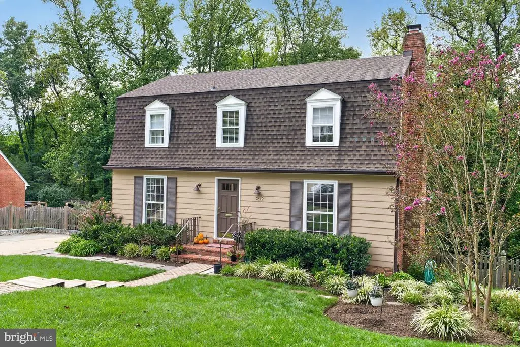 7612 Winterberry Pl, BETHESDA