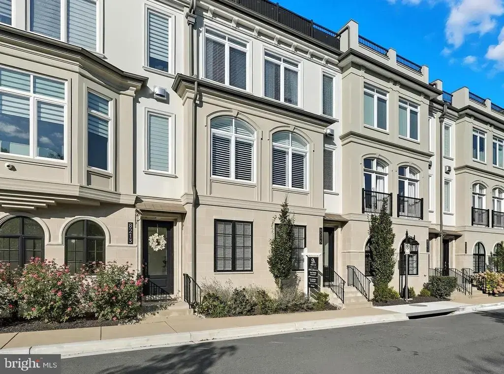 8215 River Rd, BETHESDA