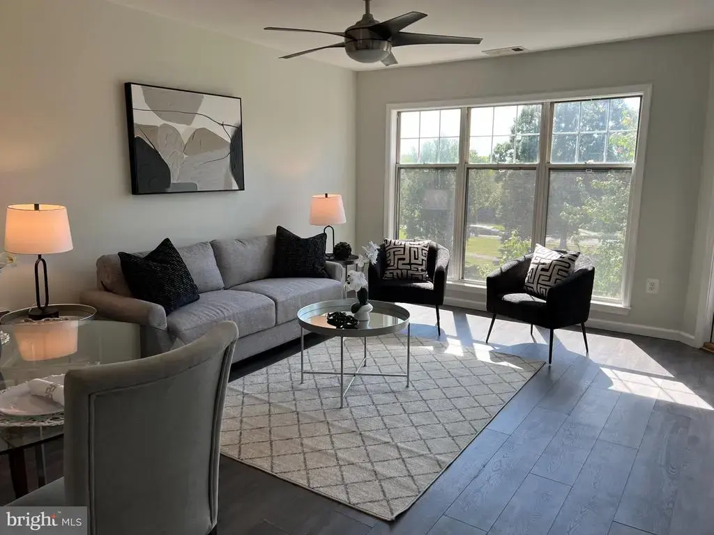 5573 Seminary Rd #305, FALLS CHURCH