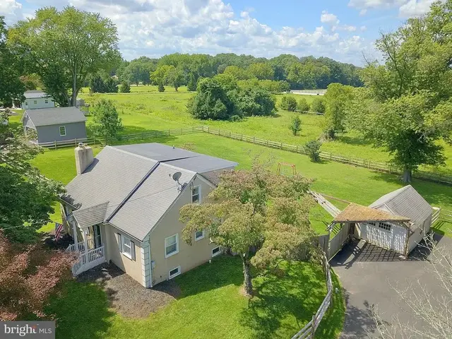 341 E Mount Kirk Ave, Eagleville
