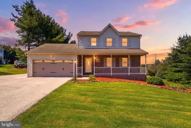 5058 Hickory View Dr, Spring Grove