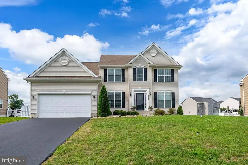 240 Gardenbrook Dr, SMYRNA
