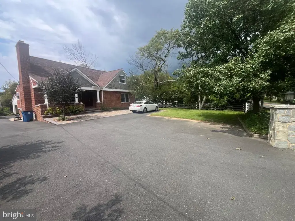 2836 Cedar Ln, VIENNA