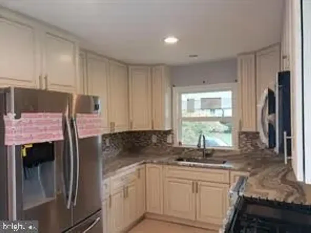 729 Manfield Rd, NEWARK