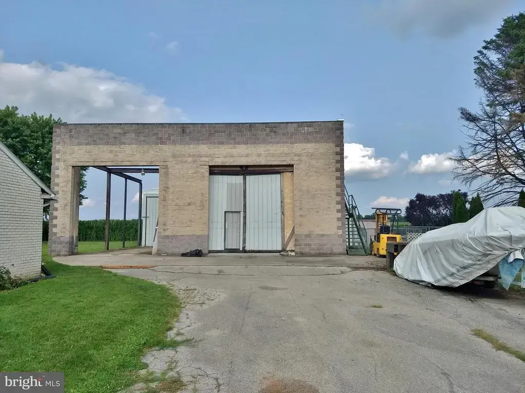 1647 Haar Rd, SPRING GROVE