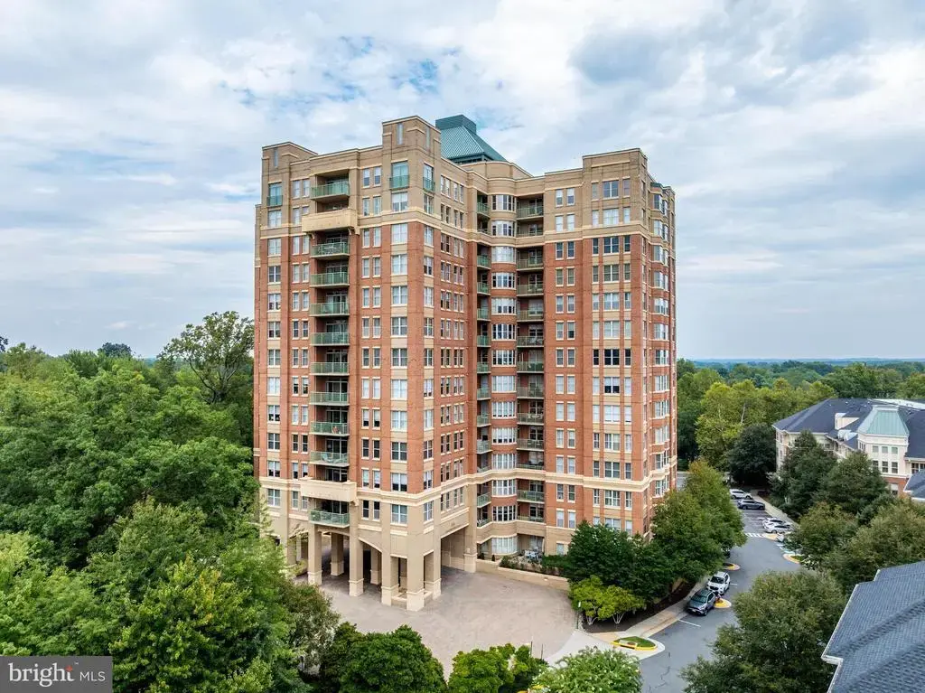 11776 Stratford House Pl #1204, RESTON