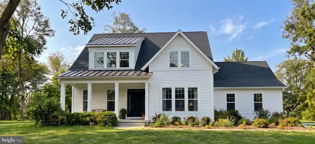 3 N Locust St, ROUND HILL