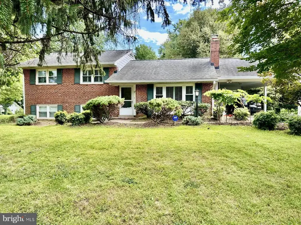 1415 Mayflower Dr, MCLEAN