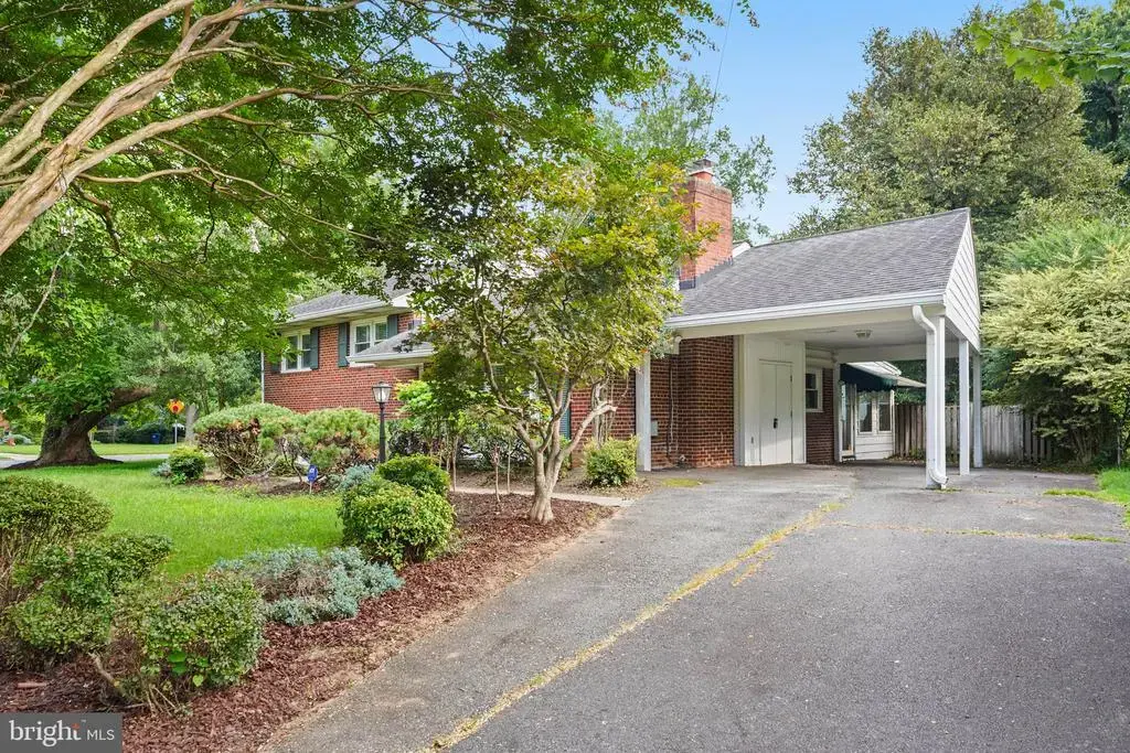 1415 Mayflower Dr, MCLEAN
