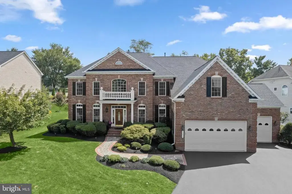 1 Wagon Shed Ln, MIDDLETOWN