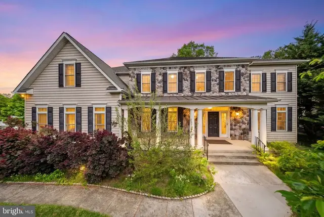 7101 Idylwood Rd, Falls Church