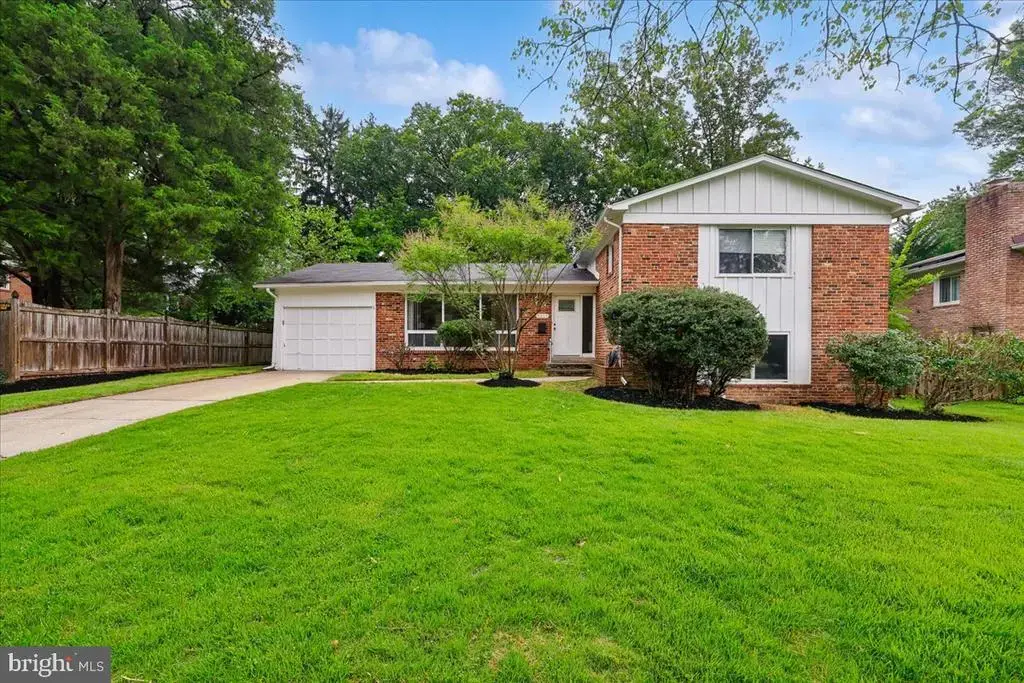 9215 Bardon Rd, BETHESDA