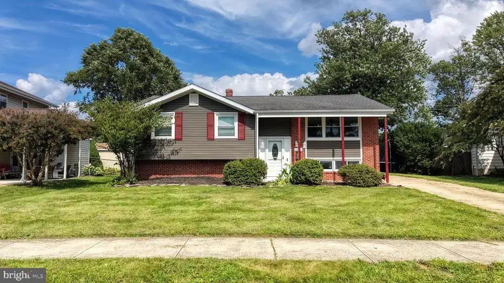 24 Windflower Dr, NEWARK