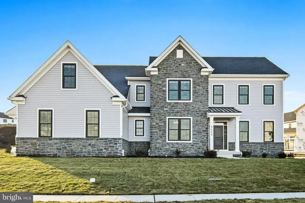141 Lexington Manor, GLENMOORE