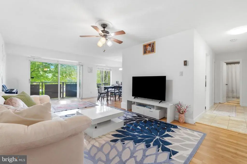 3100 S Manchester St #632, FALLS CHURCH