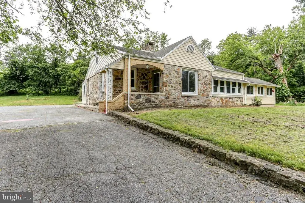1140 Oyster Mill Rd, CAMP HILL