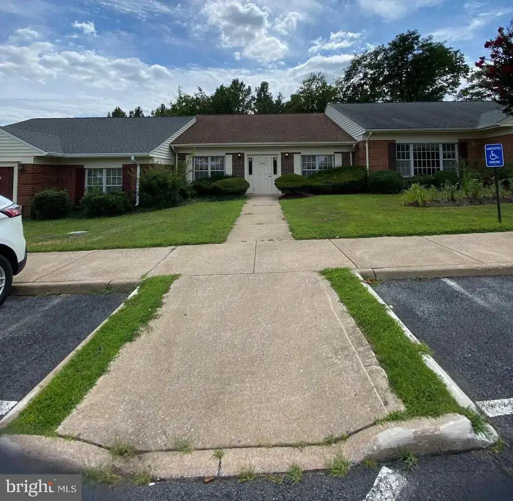 400-440 Hospital Dr, WARRENTON