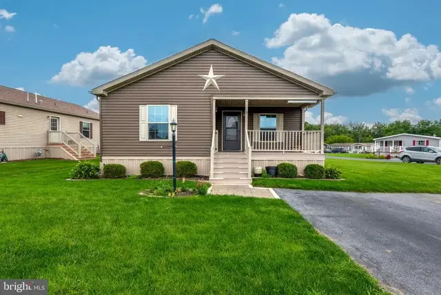 35 Emily Ln, New Holland