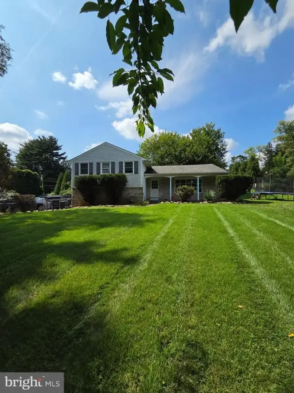 2064 Valley Rd, HUNTINGDON VALLEY