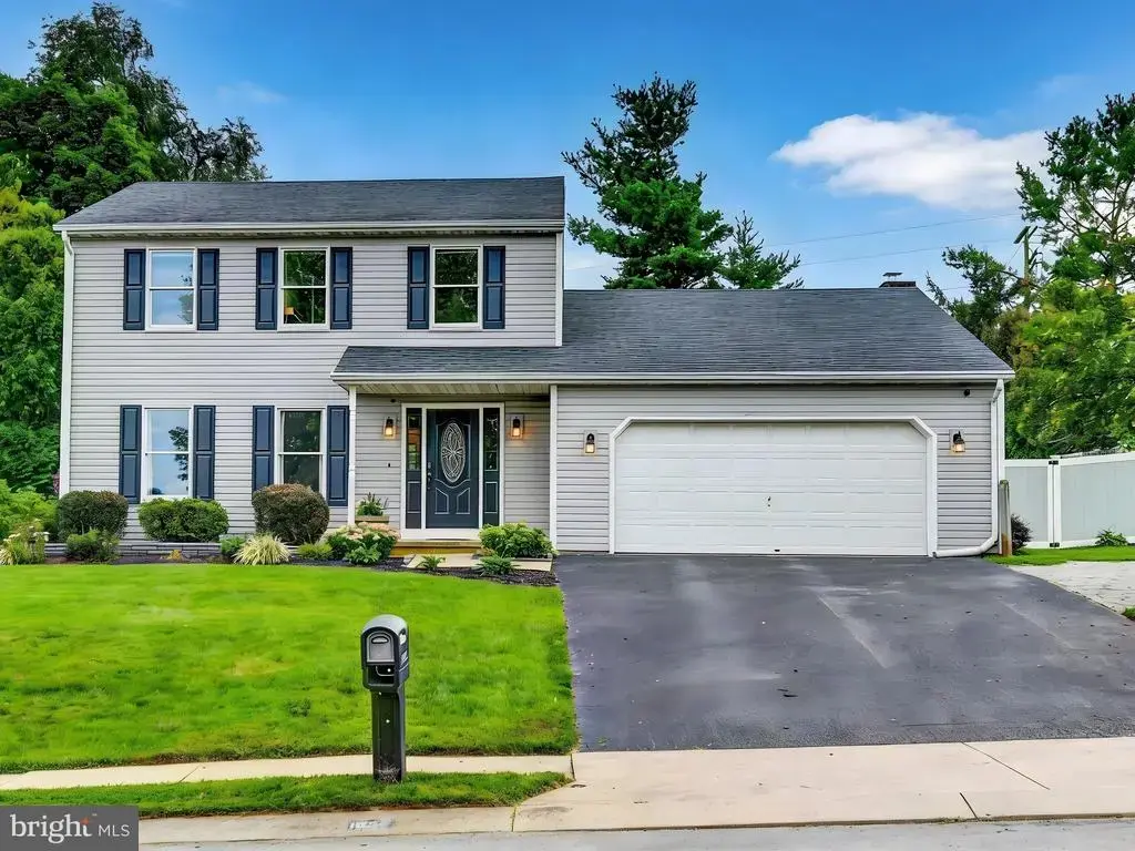1633 Rainbow Cir, YORK