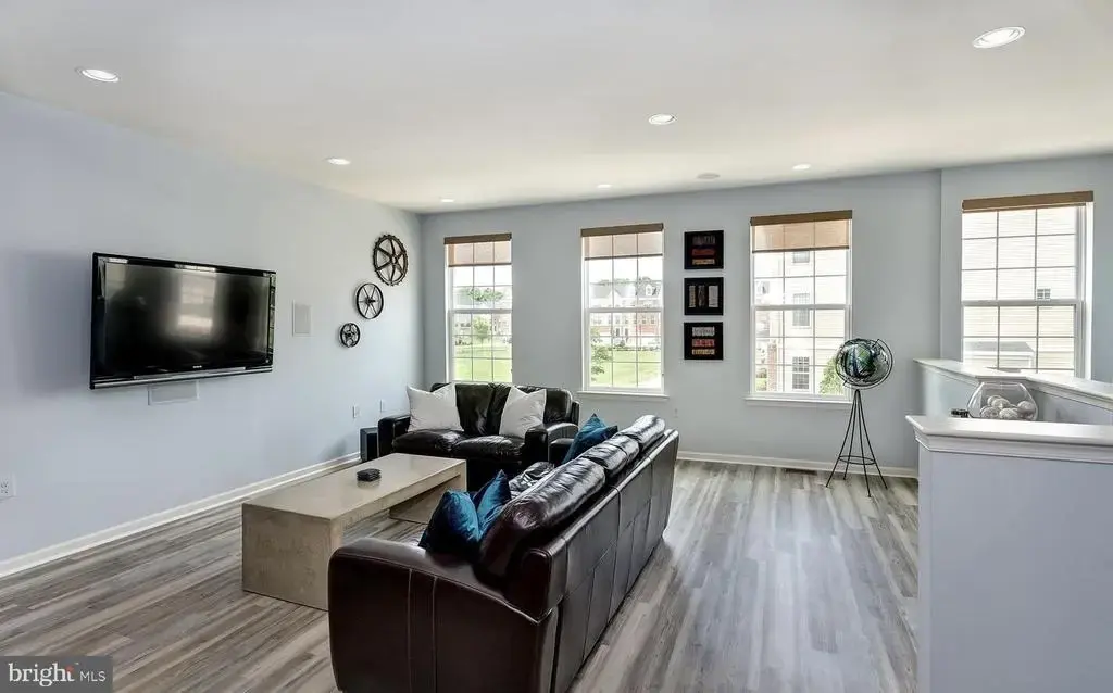 47 Riverwalk Blvd, BURLINGTON