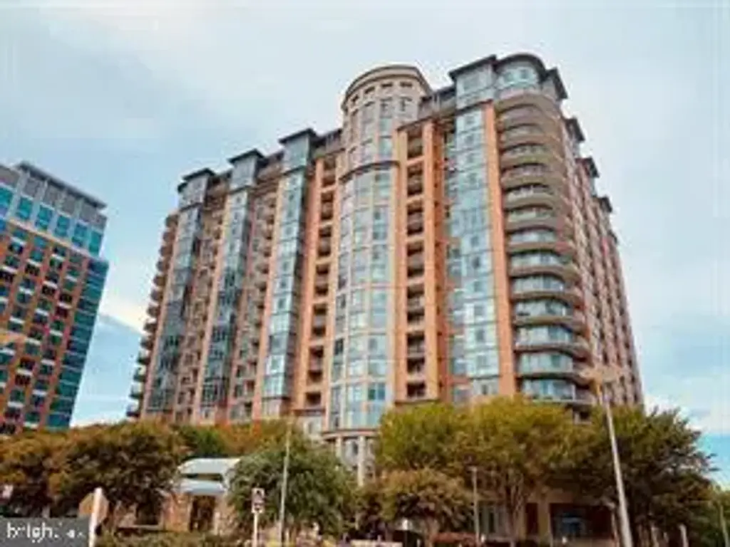 8220 Crestwood Heights Dr #411, MCLEAN