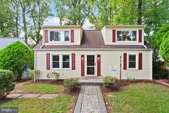 6909 Custis Pkwy, Falls Church