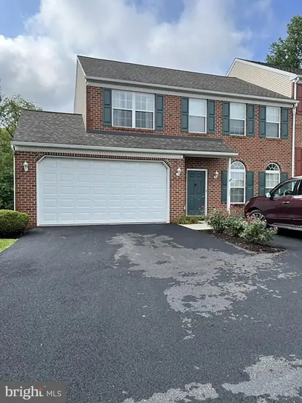206 Barrington Dr, READING