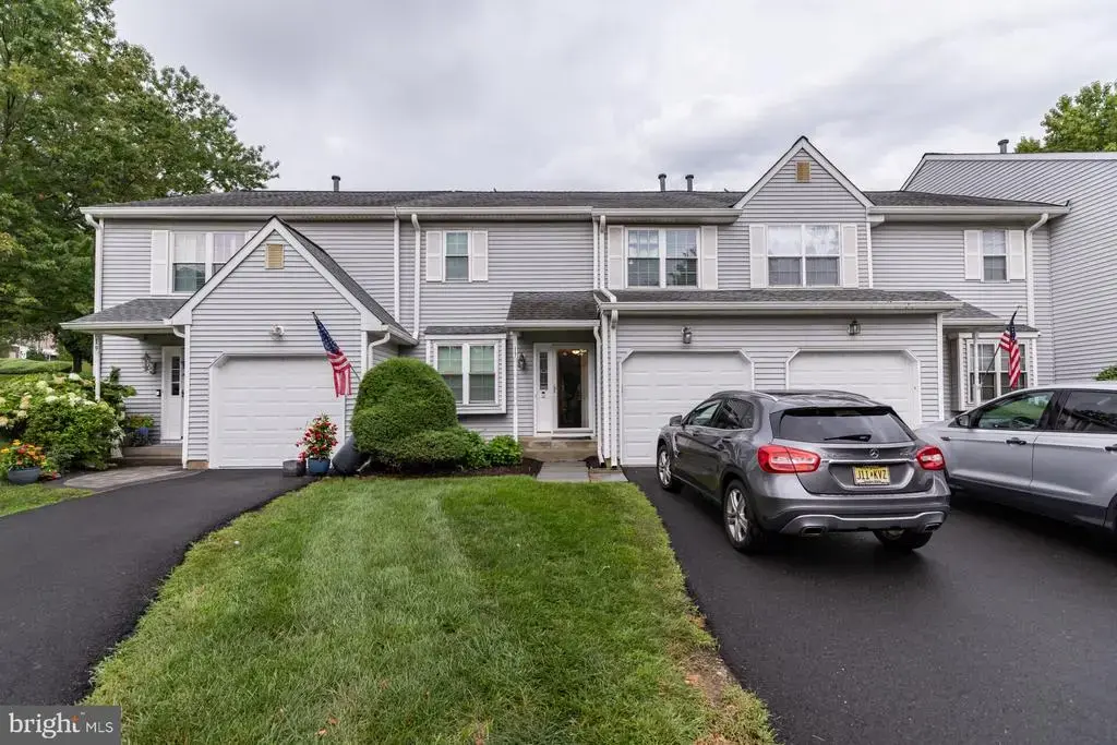 17 Heritage Ct, TRENTON
