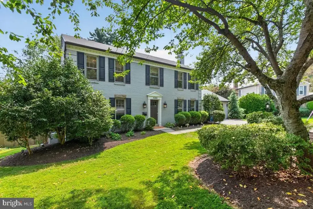 9209 Fernwood Rd, BETHESDA