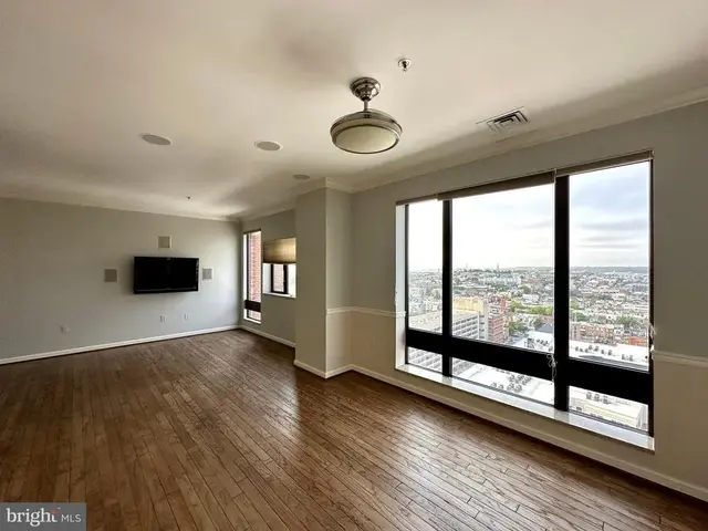 10 E Lee St #1503, Baltimore