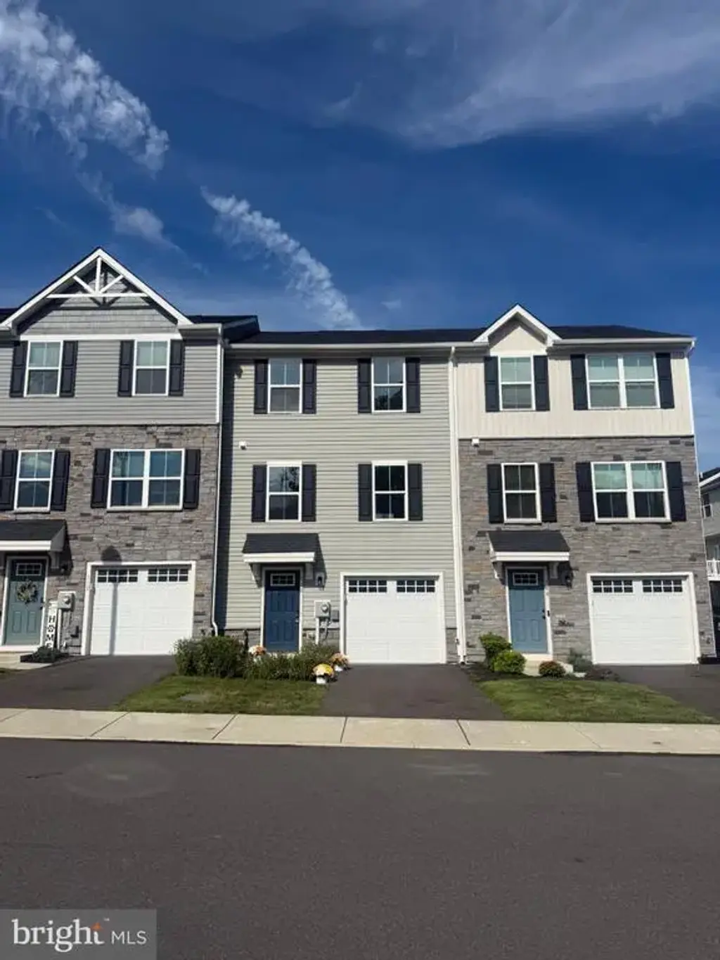 110 Van Fleet Cir, SANATOGA