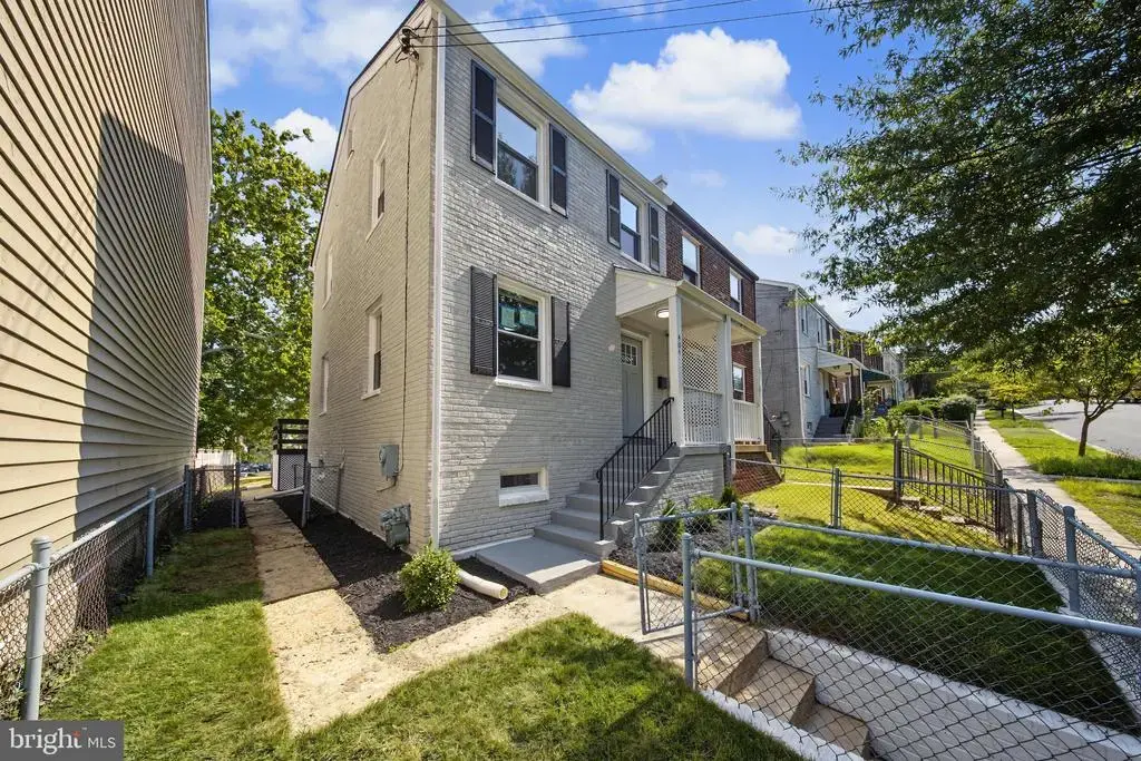 404 Burbank St Se, WASHINGTON