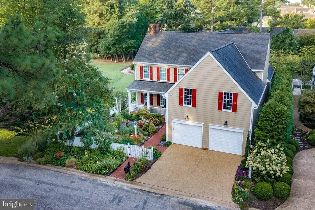145 Hollinwell, WILLIAMSBURG