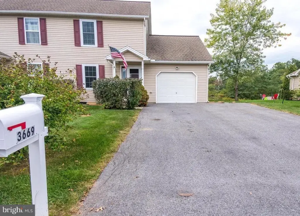 3669 Mountain Shadow Dr, FAYETTEVILLE